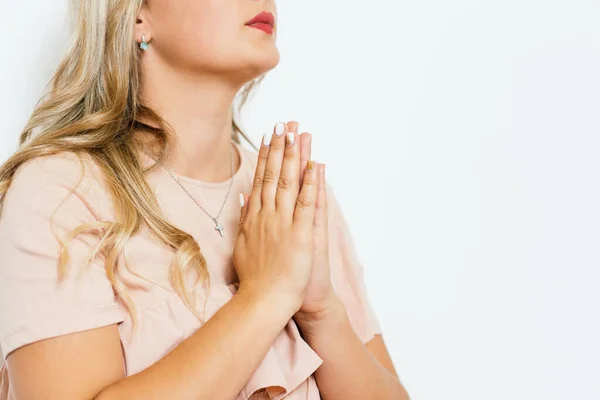 Oración Mujer Contra Fondo Estudio — Foto de Stock