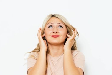 Kulaklarını kapat, bayan.