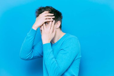 Parmaklarından İzle.