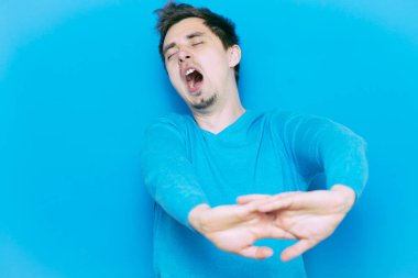 Tatmin ve uzayan eller adamım.