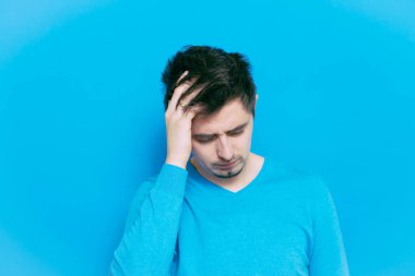 Stüdyo geçmişine karşı erkekler baş ağrısı 