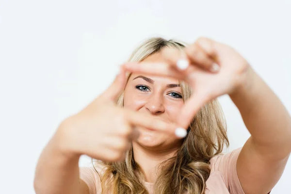 Frau Bastelt Einen Handrahmen — Stockfoto