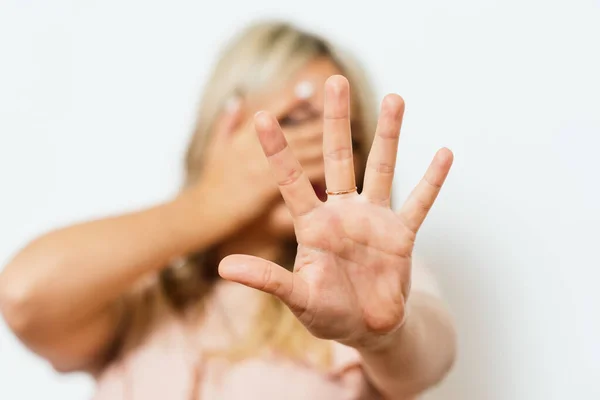 Mujer Tiene Miedo Del Miedo — Foto de Stock