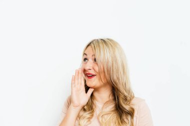 Birilerini ara. Stüdyo geçmişine karşı kadın