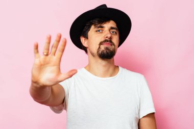 İşadamı dur hareketi gösterdi