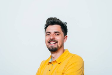 Stüdyo arka plandaki adam