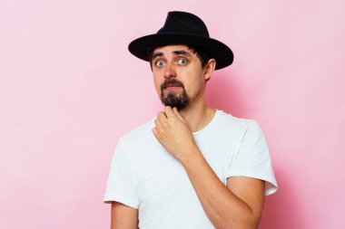 İnsan düşünür. Stüdyo fotoğrafı