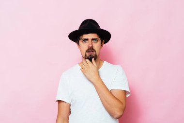 İnsan düşünür. Stüdyo fotoğrafı