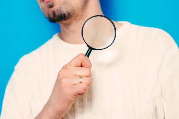 Mannen Med Förstoringsglas — Stockfoto