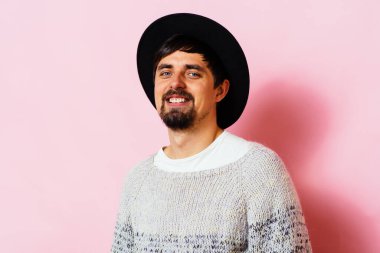 Erkekler güler, olumlu duygular...