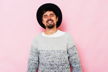 Erkekler güler, olumlu duygular...