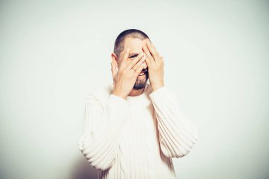 Parmaklarından İzle.