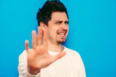 İşadamı dur hareketi gösterdi