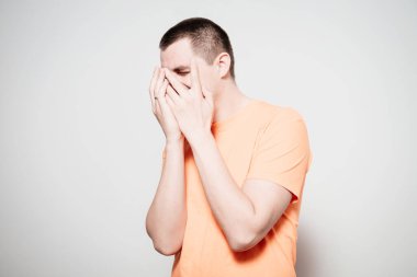 Parmaklarından İzle.