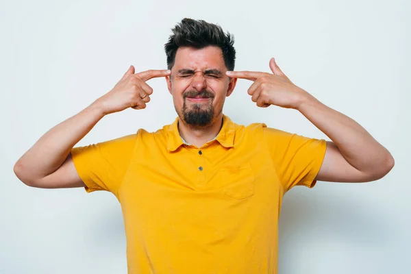 Nahaufnahme Porträt Eines Wütenden Mannes Der Mit Dem Finger Gegen — Stockfoto