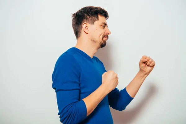 Retrato Cerca Joven Parado Posición Boxeador Listo Para Luchar Apretando —  Fotos de Stock