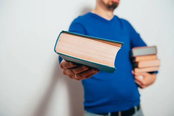 Hombre Con Libro — Foto de Stock