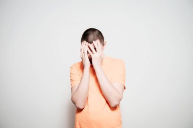 Parmaklarından İzle.