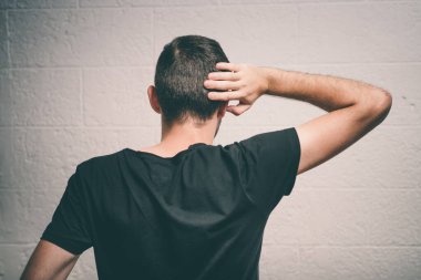 Hata yapan bir adam..