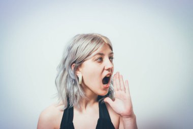 Birilerini ara. Stüdyo geçmişine karşı kadın