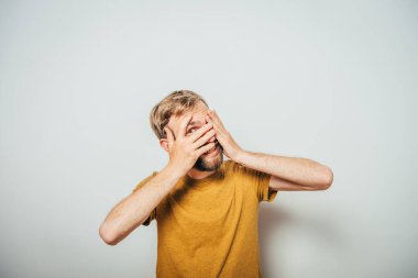 Parmaklarından İzle.