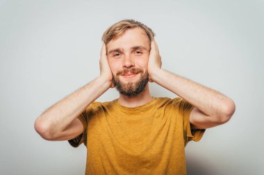 Kulaklarını kapat dostum.