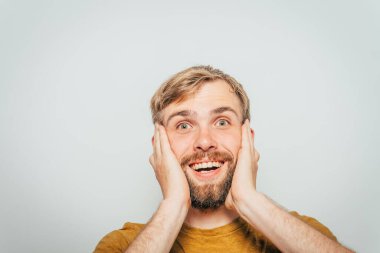 Kulaklarını kapat dostum.