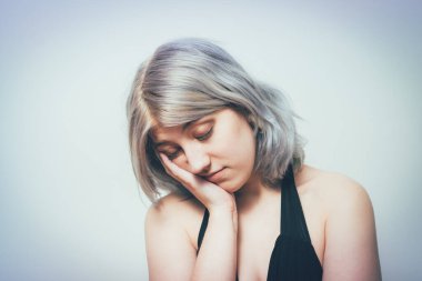 Uyu. Stüdyo geçmişine karşı kadın