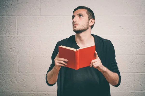 Man Met Een Boek — Stockfoto