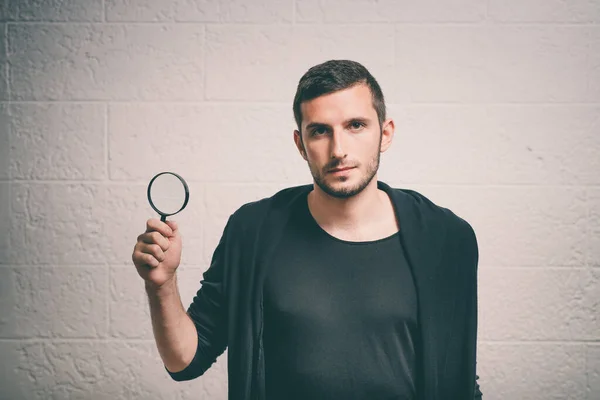 Man Met Een Vergrootglas — Stockfoto