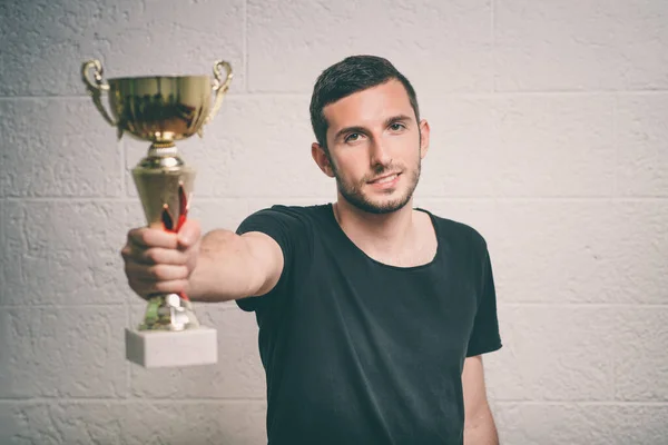 Hombre Con Una Copa Oro — Foto de Stock