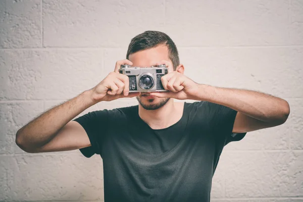 Ein Mann Mit Einer Kamera — Stockfoto