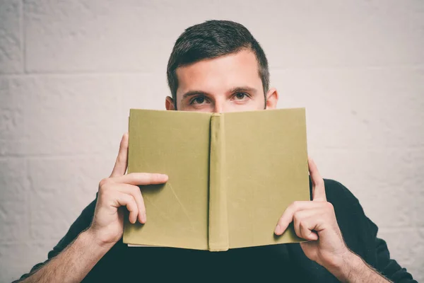 Man Met Een Boek — Stockfoto