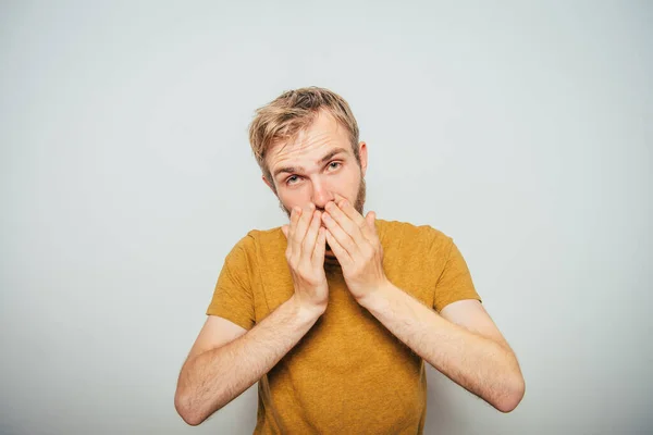 Hombre Cubriendo Cara — Foto de Stock