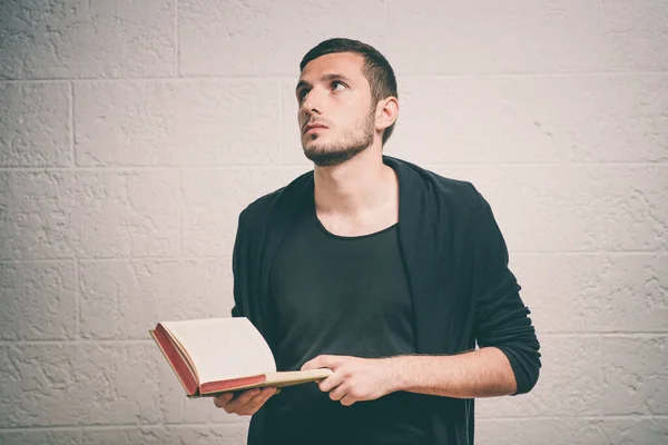 Hombre Con Libro — Foto de Stock