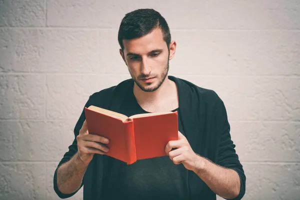 Man Met Een Boek — Stockfoto