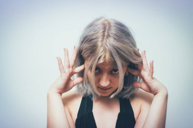 Kulaklarını kapat, bayan.