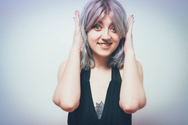 Kulaklarını kapat, bayan.