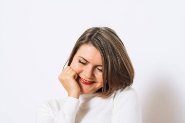 Stüdyoda poz veren kadın