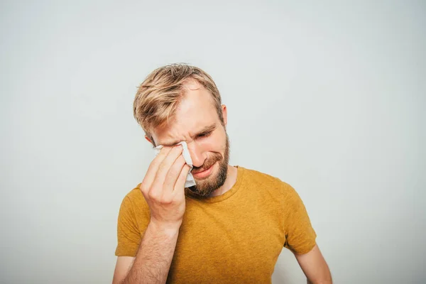 Homme Pleurer Sur Fond Studio — Photo