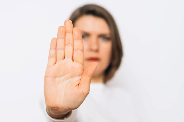 Frau Posiert Studio — Stockfoto