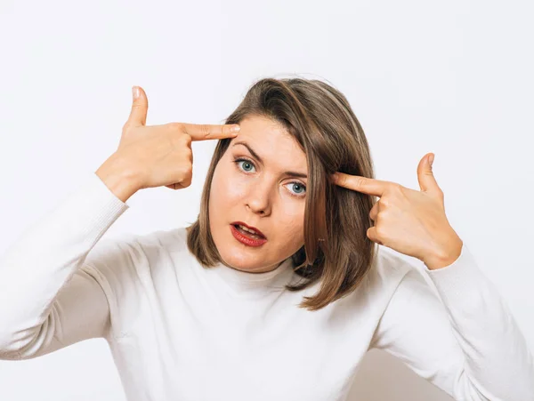 Vrouw Denken Met Vinger Naar Zijn Tempel — Stockfoto