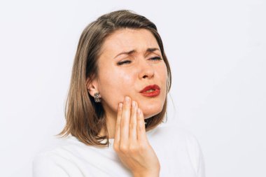 kadın stüdyoda poz 