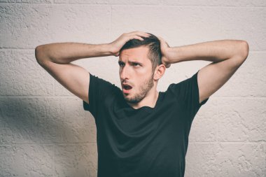 Hata yapan bir adam..