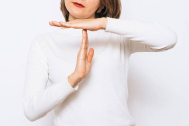 Kız zaman harcıyor.