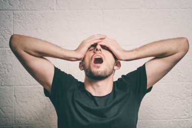 Hata yapan bir adam..