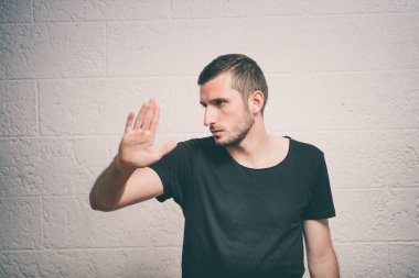 İşadamı dur hareketi gösterdi