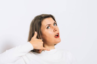 Jest yap, stüdyodaki kız