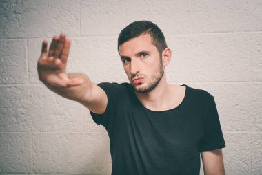 İşadamı dur hareketi gösterdi