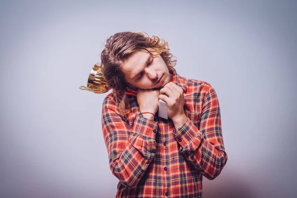 Mann Mit Goldenem Becher — Stockfoto